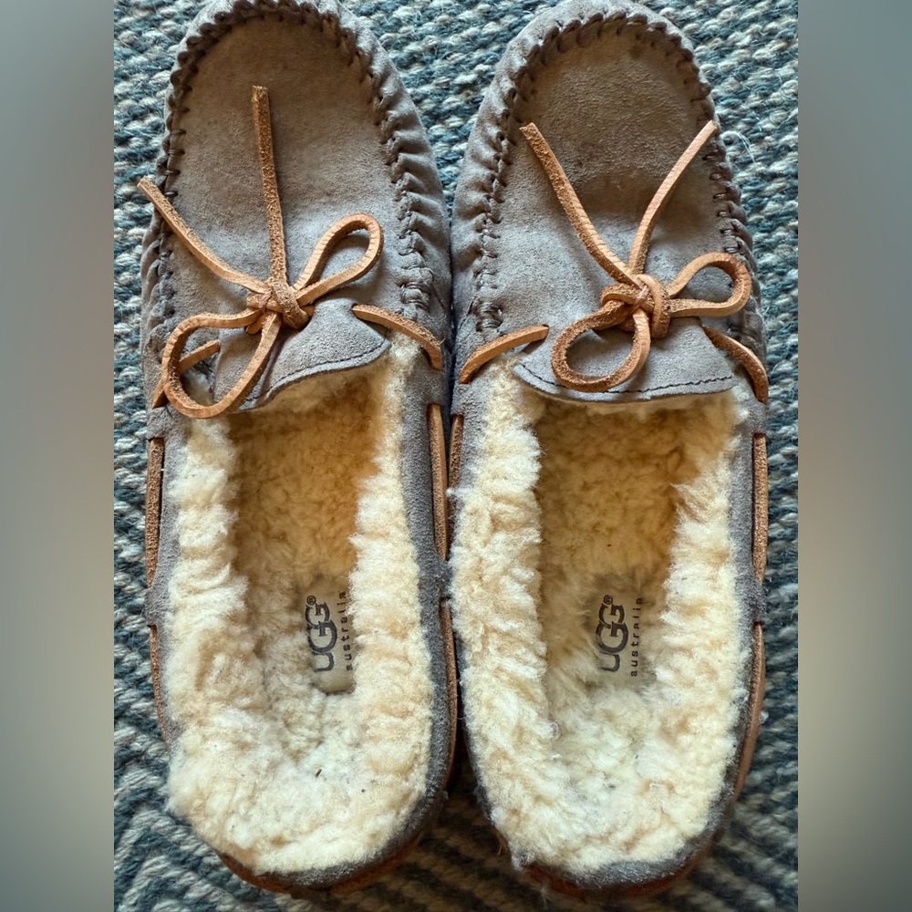 Ugg Dakota Moccasin 5612